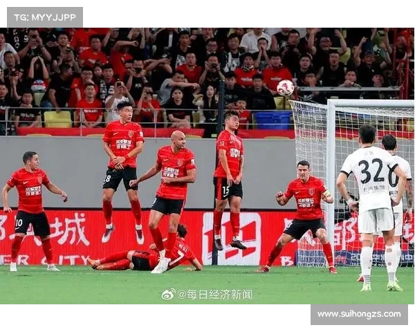 成都豪取4-1大胜海港登顶榜首 古尔芬克尔传射费利佩双响引领胜利 成都豪取4-1大胜海港登顶榜首 古尔芬克尔传射费利佩双响引领胜利